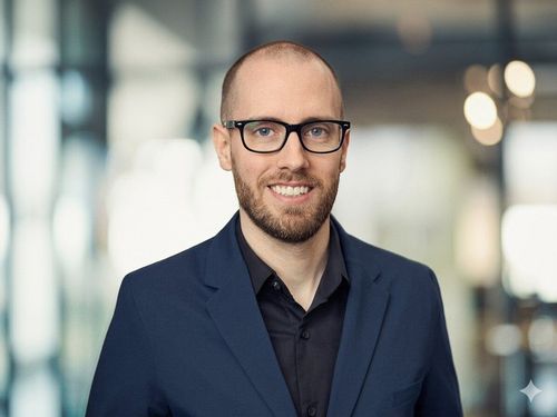 Professional headshot of Lucas Silbernagel